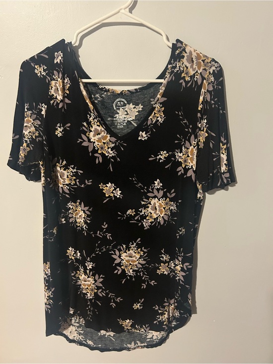 Maurices Tops - Maurices Black Short Sleeve V-Neck Top with Floral Print size Large
